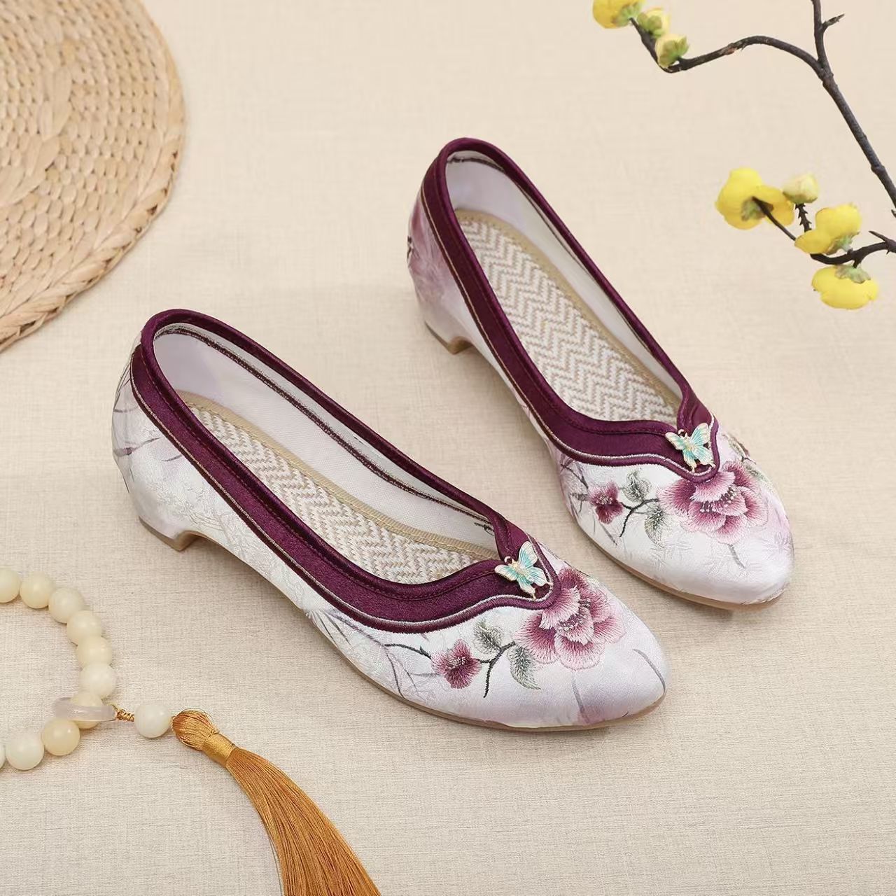 Woman Low Heel Embroidered Che - огляд і ціна Embroidery Shoes