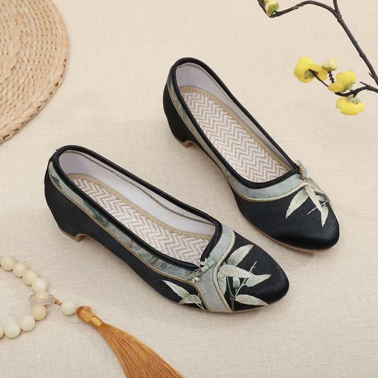 Woman Low Heel Embroidered Che - огляд і ціна Embroidery Shoes