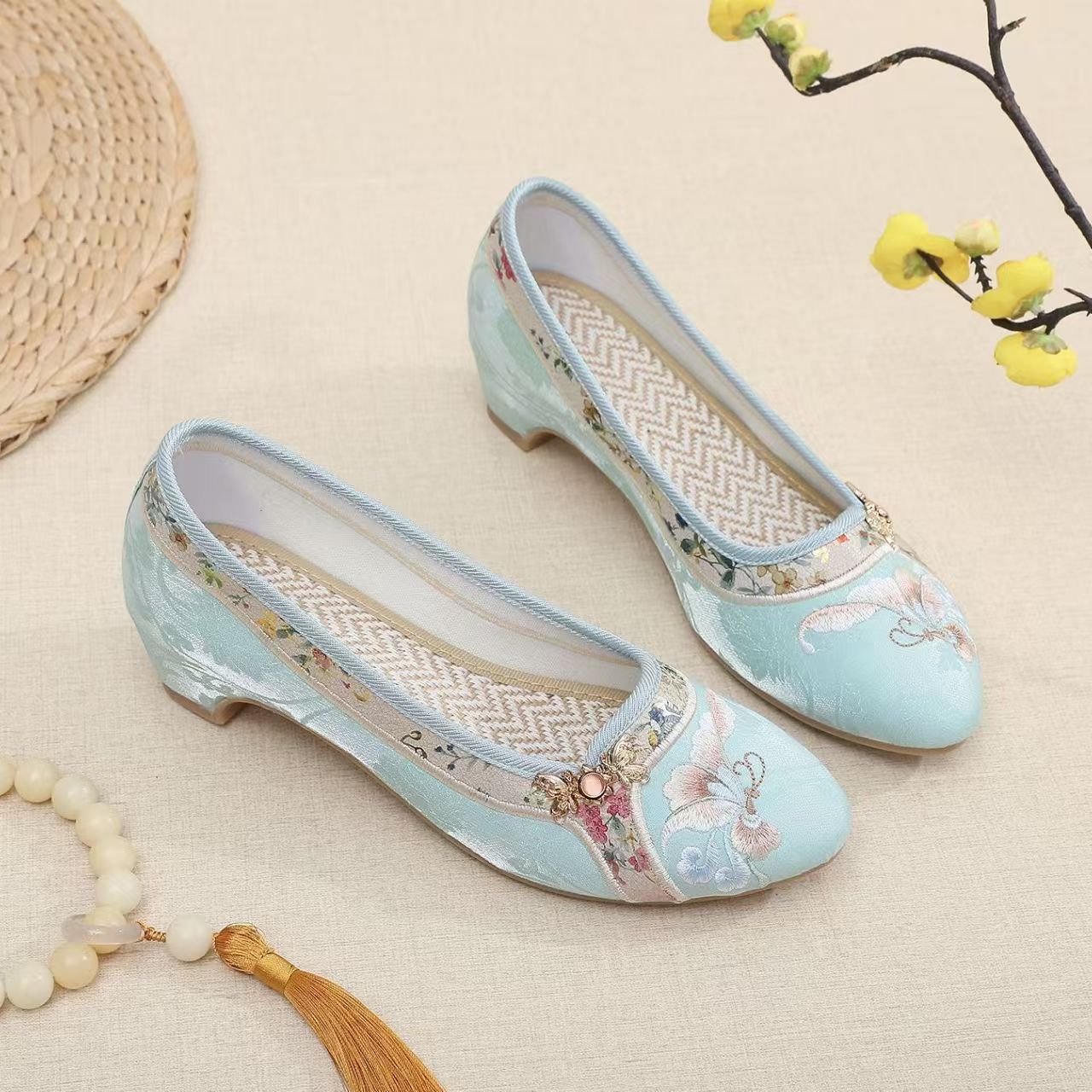 Woman Low Heel Embroidered Che - огляд і ціна Embroidery Shoes